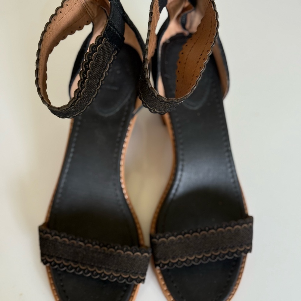 Frye black brielle scallop heel with back zip